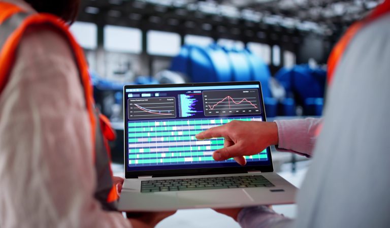 Lean Manufacturing a ISO 9001 – jak połączyć doskonalenie operacyjne z wymaganiami normy bez mnożenia biurokracji